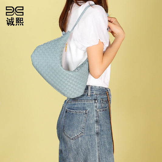 编织大容量包包女质感流行网红饺子包小众设计休闲百搭单肩腋下包