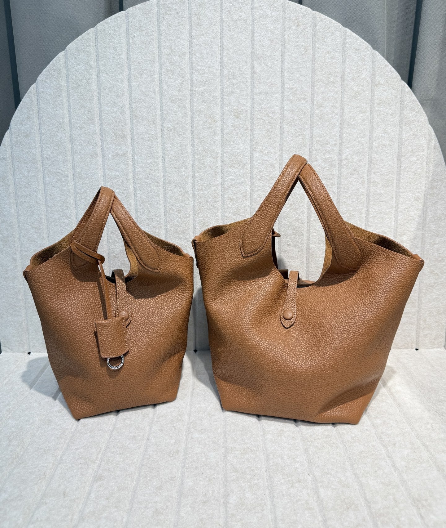 2025新款大容量托特包简约百搭时尚单肩包头层牛皮软腋下包妈咪包