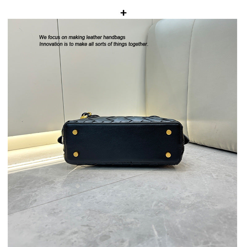 2025单肩保龄球真皮女包新款手工编织腋下包通勤大容量批发斜挎包