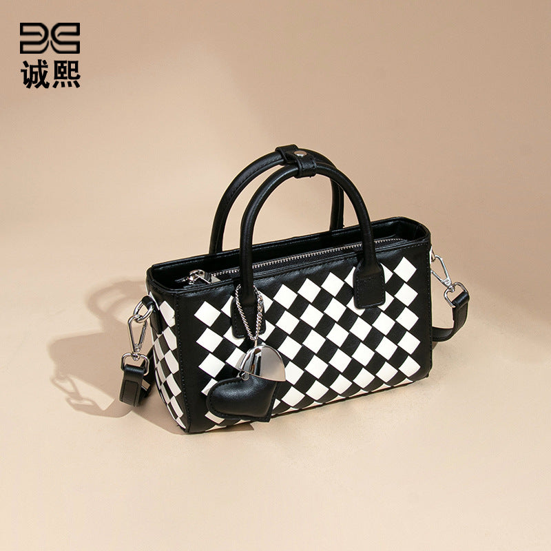 春夏个性潮流棋盘格手工编织女包手拎百搭设计感单肩斜挎小方包包