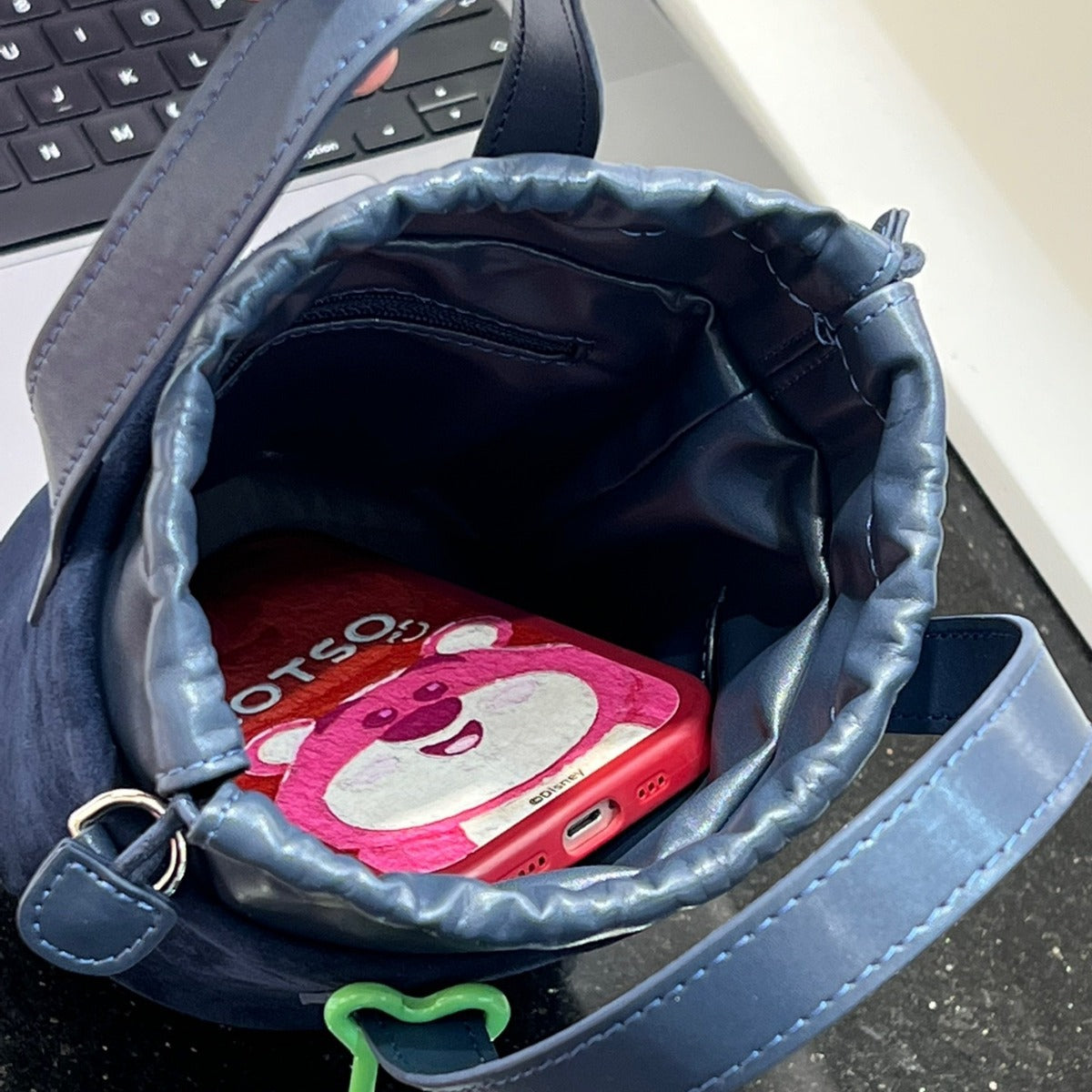 头层磨砂麂皮水桶包女2024秋冬新款高级质感真皮手机包百搭斜挎包