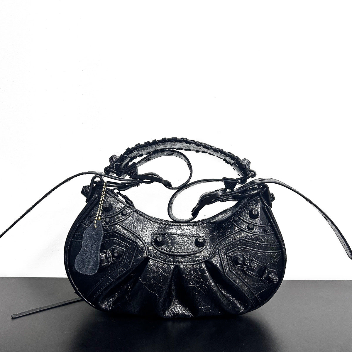 真皮包包女2023新款单肩轻奢月牙包法式腋下包甜酷辣妹机车包个性