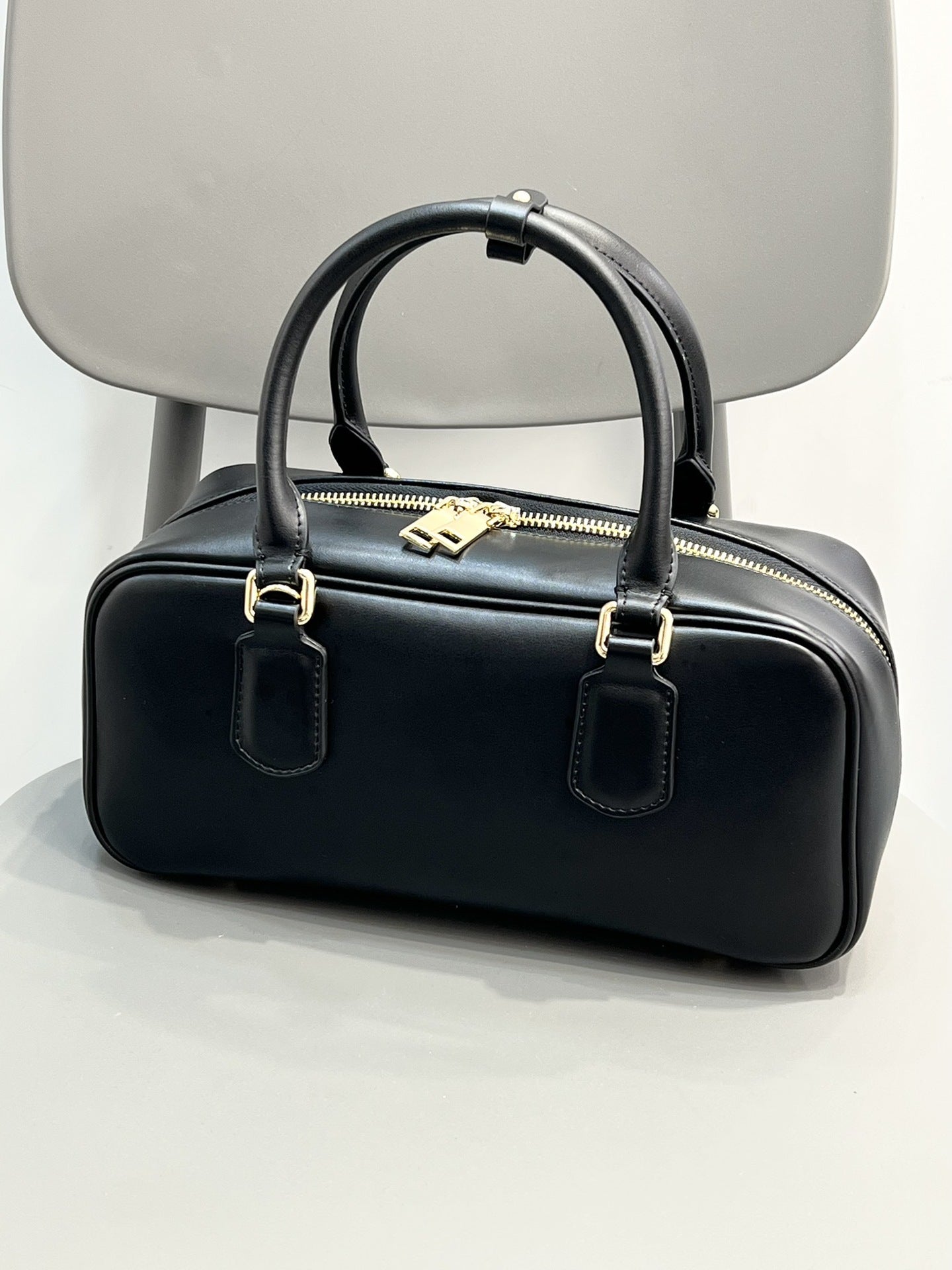 miu家新款真皮女包保龄球包横款公文包波士顿手提单肩包直播代发