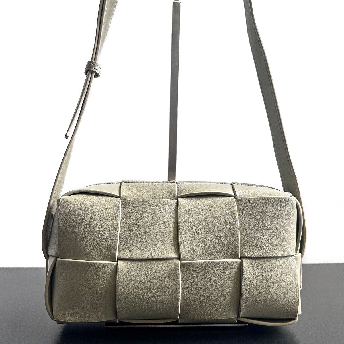 高级感包包女春夏百搭2023新款时尚单肩斜挎包流行爆款编织枕头包