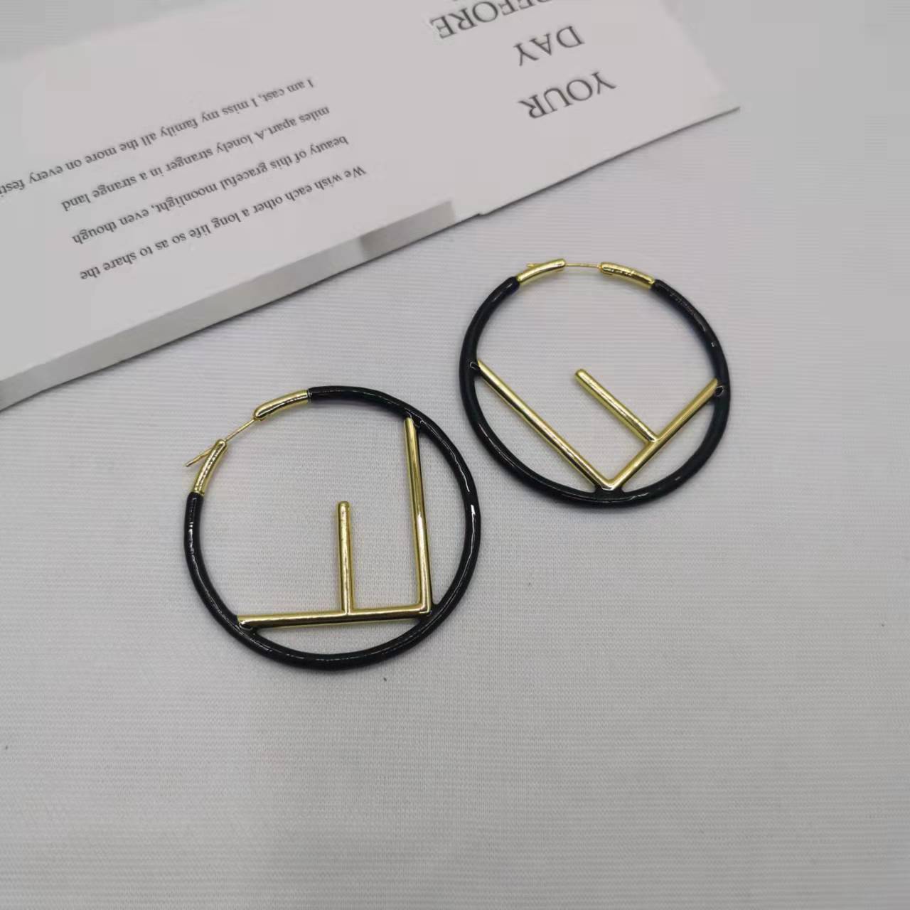 芬家21新款F珐琅大耳环高级感气质彩色耳扣欧美风圆圈字母大耳圈