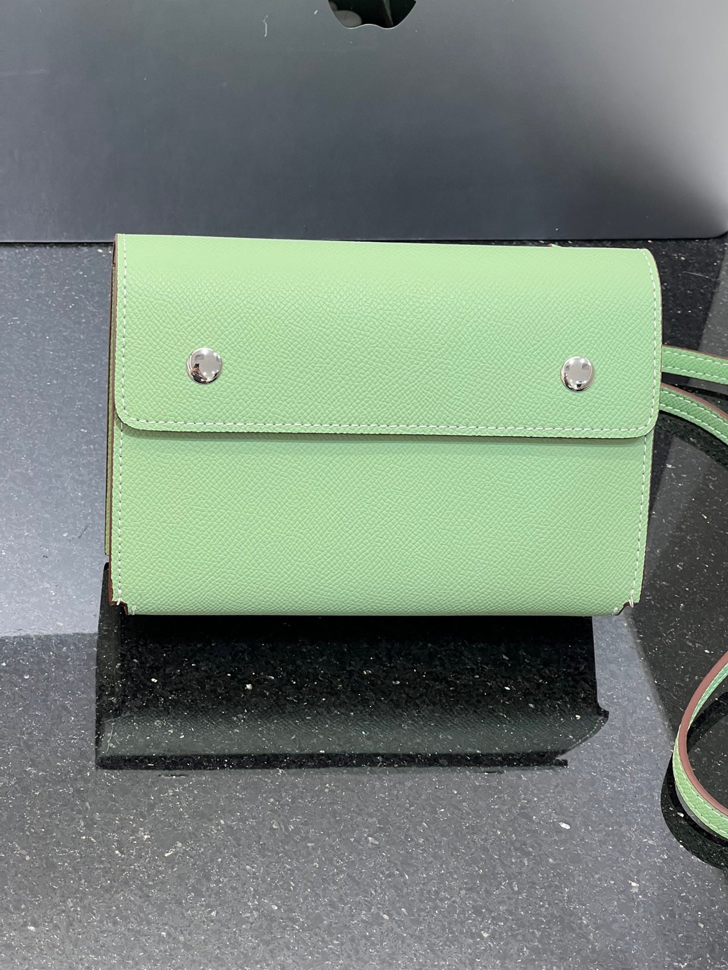 2024新款真皮中古款小腰包女手掌纹小方包简约通勤肩斜挎信封包潮