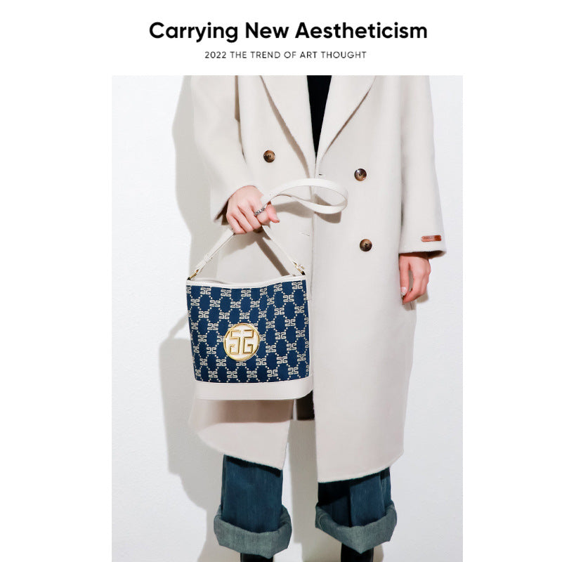 跨境夏季女高级感单肩斜挎水桶包小众印花棉麻pu大容量简约子母包