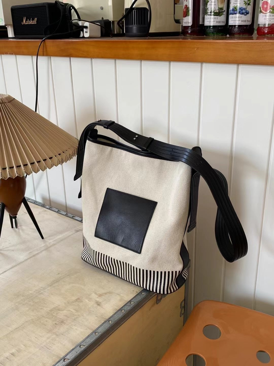 宽肩带水桶包包女士2024新款大容量高级感帆布拼接通勤单肩斜挎包