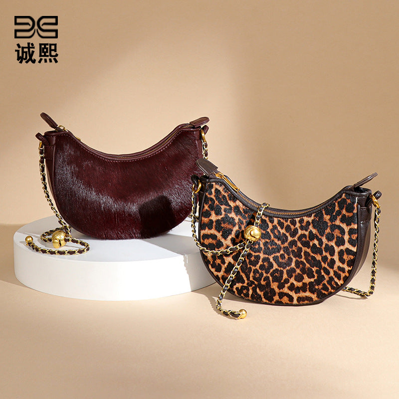 新潮时尚豹纹饺子包真皮马毛新月包质感小众斜挎月牙包复古单肩包