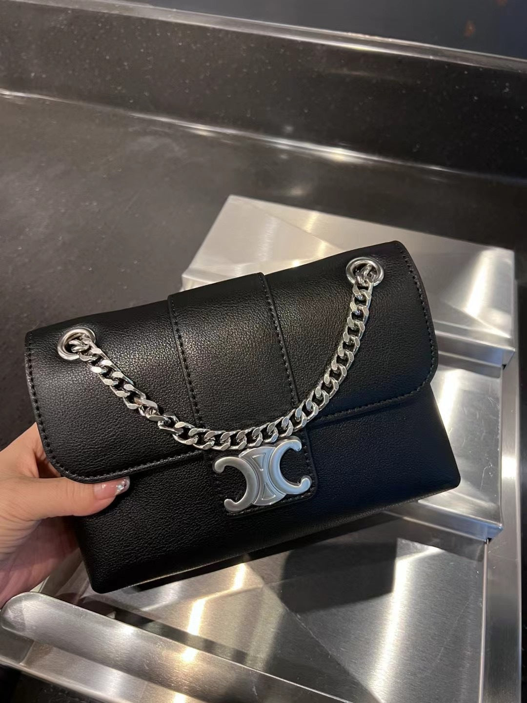 香港凯旋门腋下包包女2024新款真皮春夏高级感法棍信封链条小方包