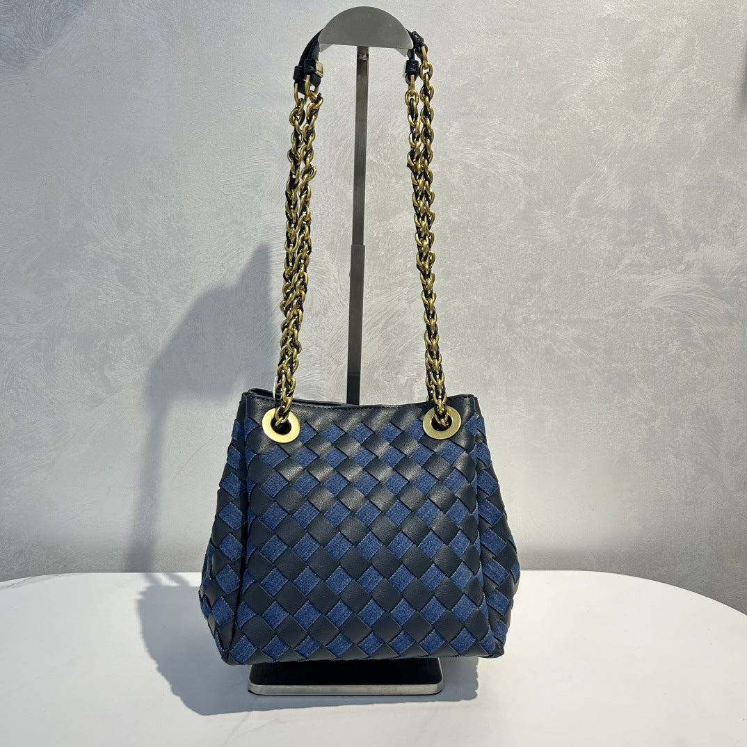 2025新款女士链条降落伞包纯手工真皮编织包百搭通勤单肩斜挎包潮