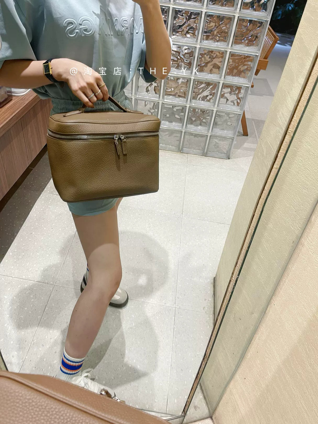 头层牛皮化妆包大容量便携式时尚真皮防水洗漱包护肤品收纳包出差