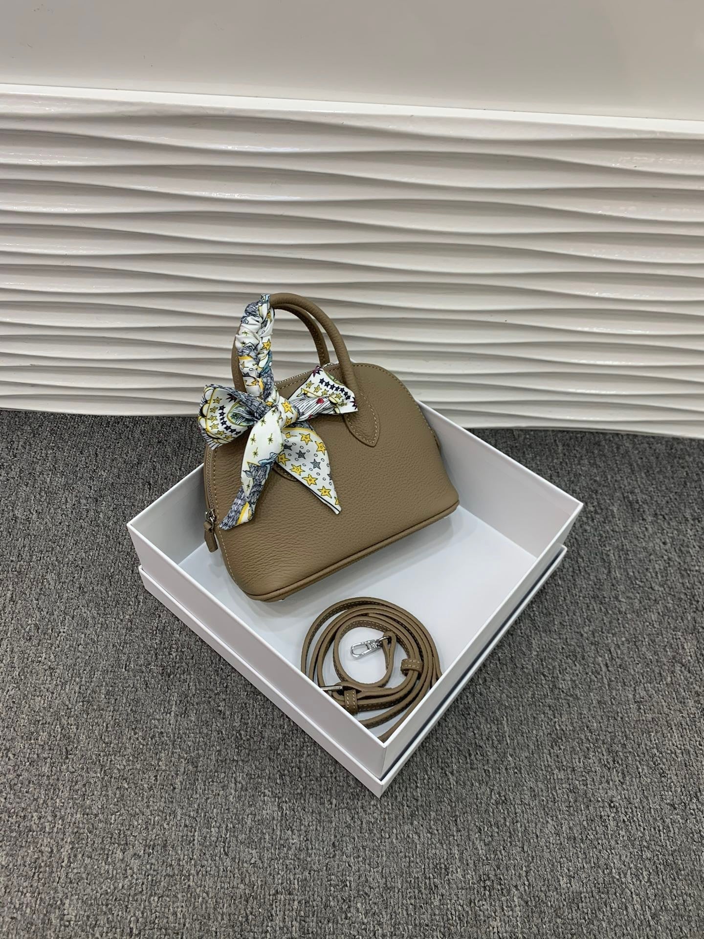 真皮贝壳包女包迷你小包高级感百搭时尚牛羊皮手提斜挎包保龄球包