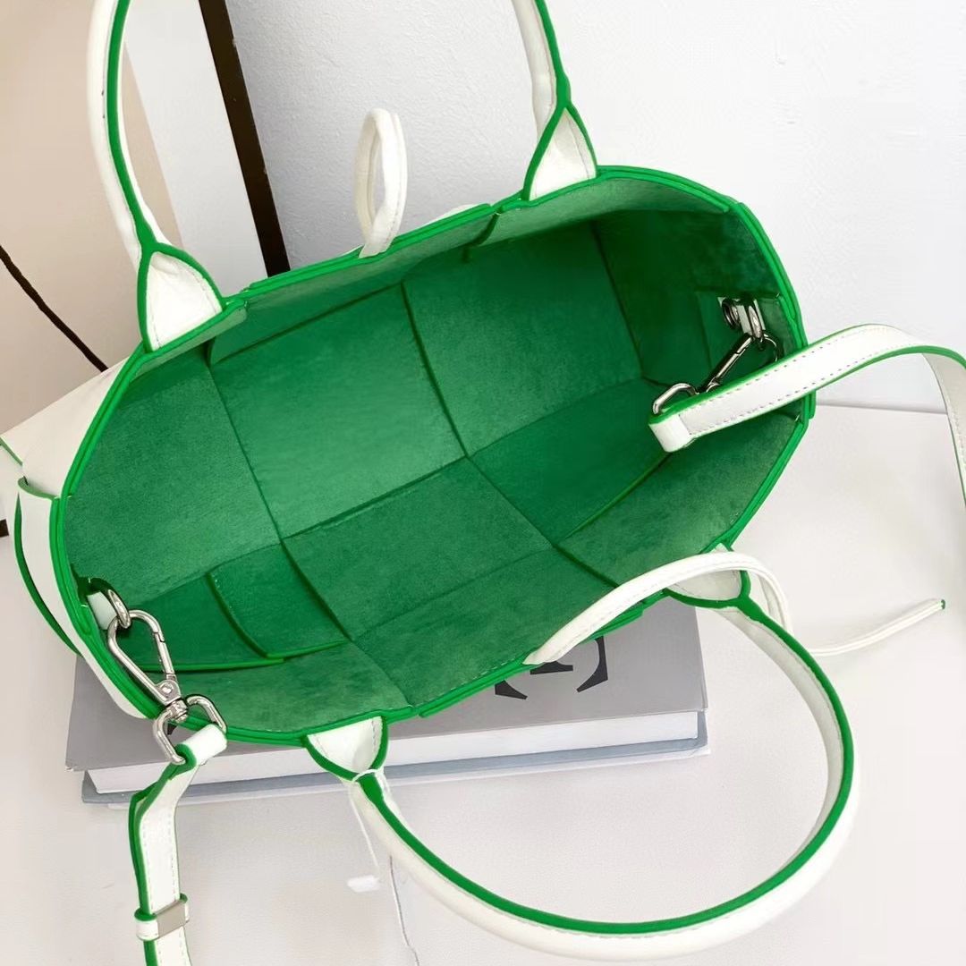 大容量编织手提包包女2023新款高级质感单肩腋下包时尚通勤托特包