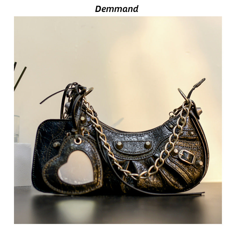 真皮包包女2022新款单肩轻奢月牙包质感法式腋下包铆钉流苏月牙褶