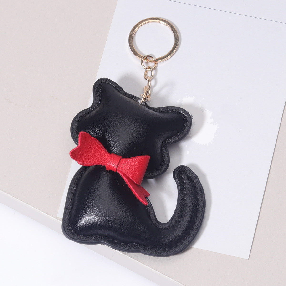 工厂批发定制时尚热销牛角包扣仿真皮挂饰挂件钥匙扣装饰品包包挂