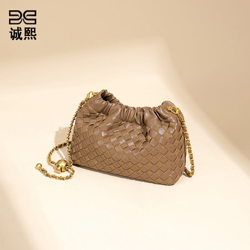 个性时尚小金球皱褶云朵包质感潮流手工编织包休闲女单肩斜跨包