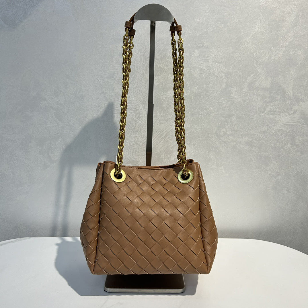 2025新款女士链条降落伞包纯手工真皮编织包百搭通勤单肩斜挎包潮