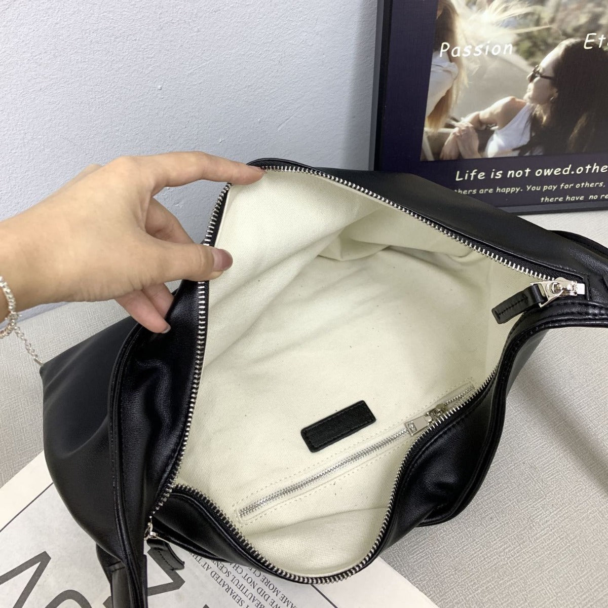 2024新款油蜡皮方盒包宽肩带单肩斜挎休闲包包大号扭结包百搭气质