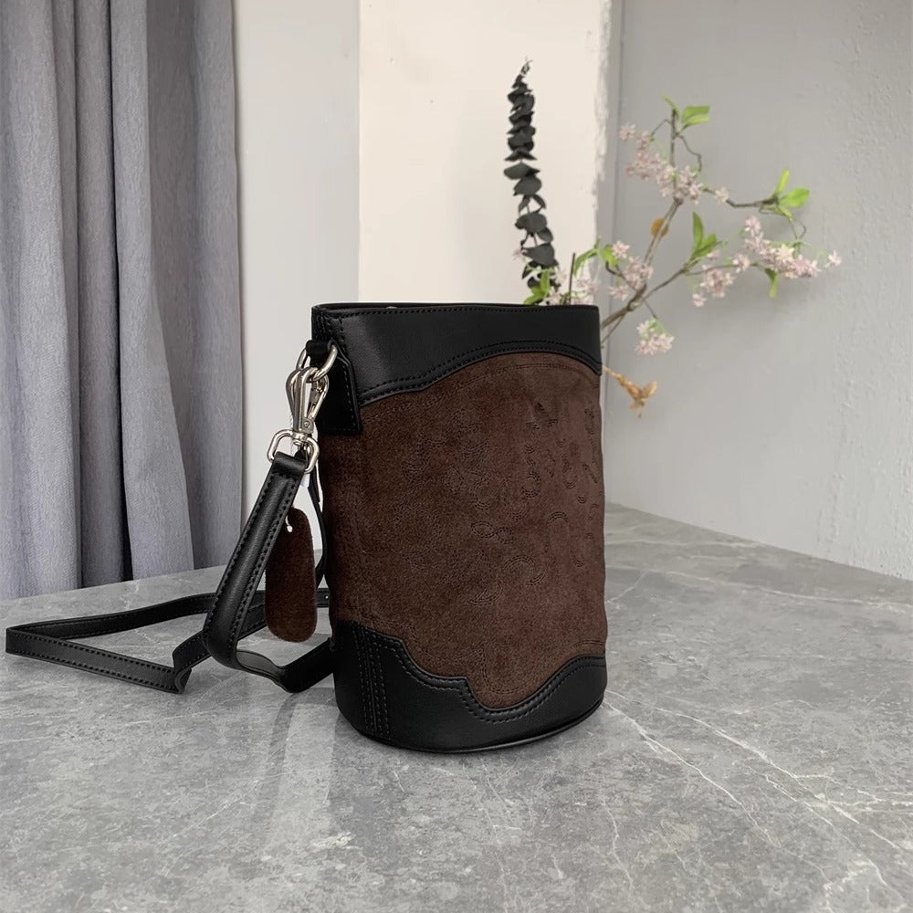 韩版/时尚百搭高级感小众设计反绒皮真皮水桶包女斜跨包腋下包潮