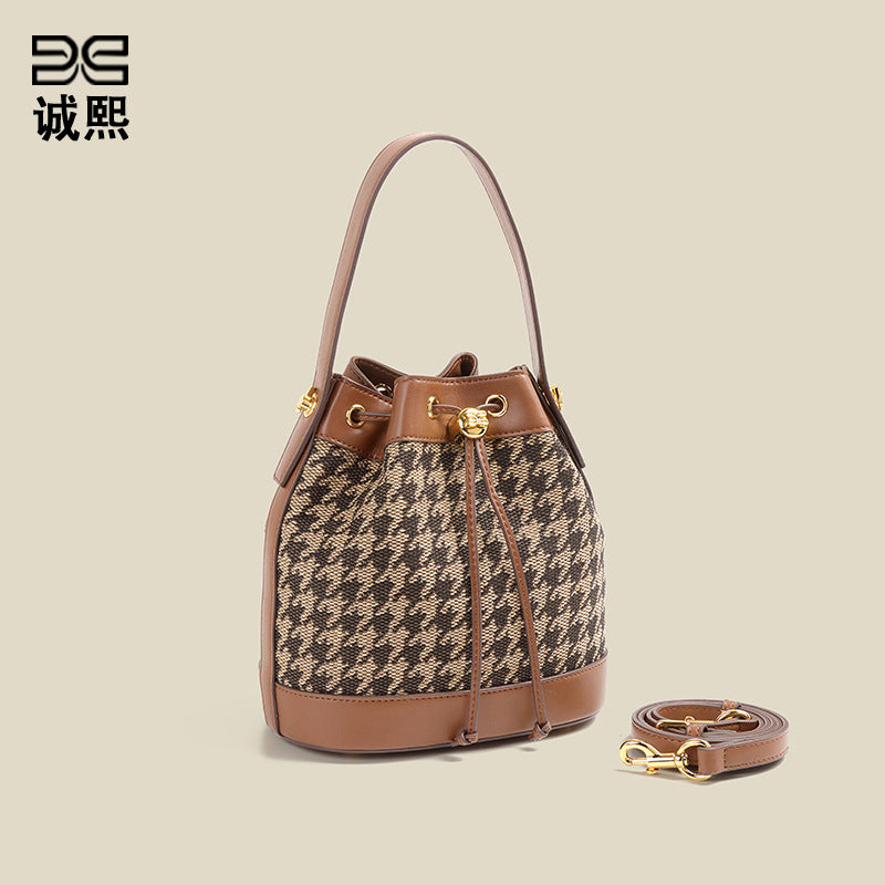 跨境新款高级感时尚单肩斜挎包小众千鸟格水桶包复古大容量手拎包