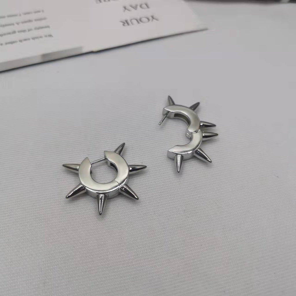 巴黎家21新款六角柳丁耳环女高级感个性朋克风几何形光面气质耳扣