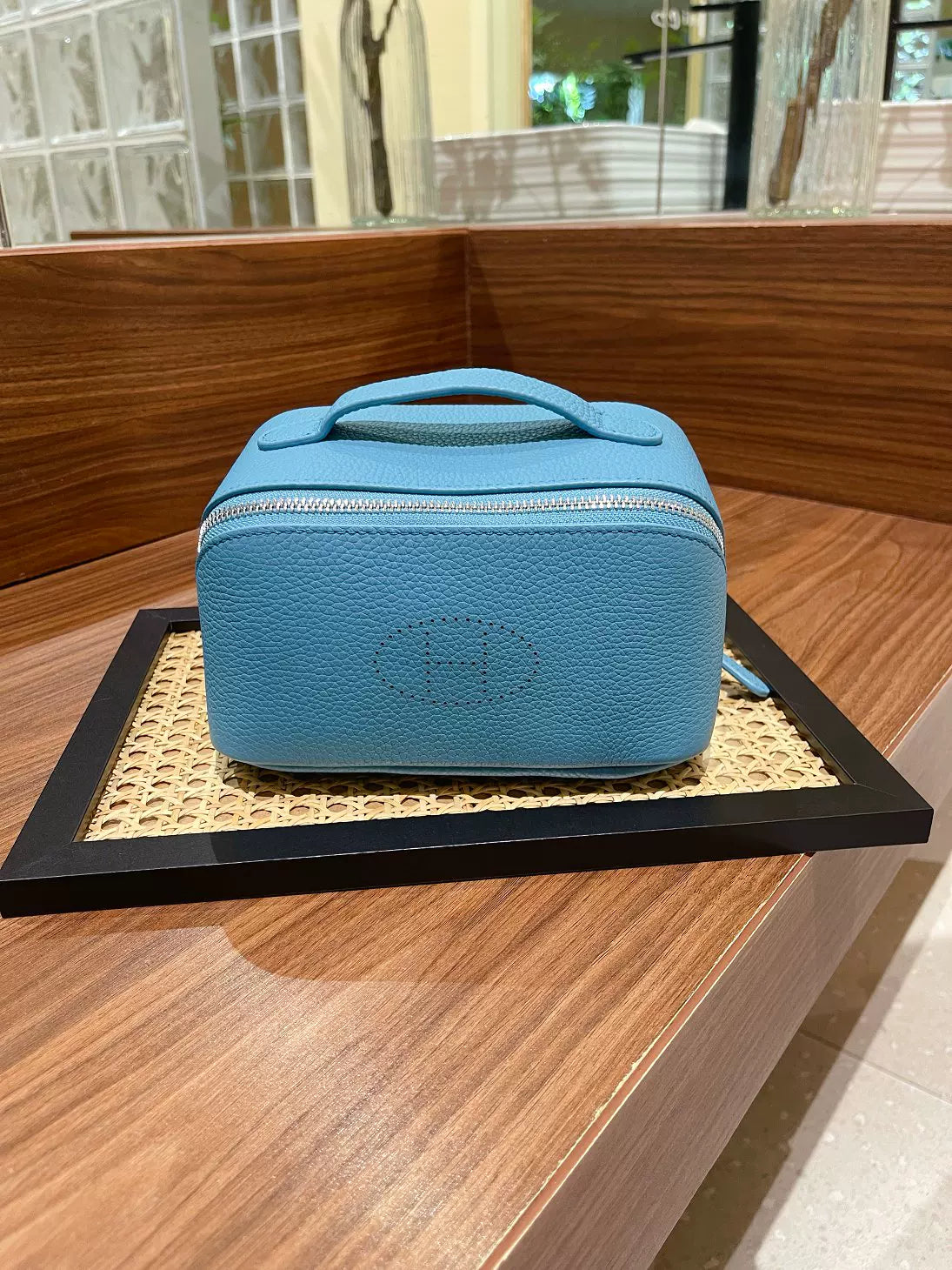 真皮H家化妆包夏日北方蓝收纳包大容量刺绣h护肤品洗漱包出差旅行