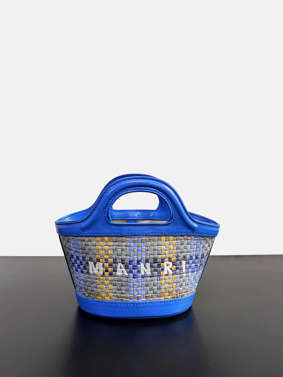 春夏小众沙滩草编拼牛皮波点菜篮子包休闲百搭单肩斜跨手提水桶包