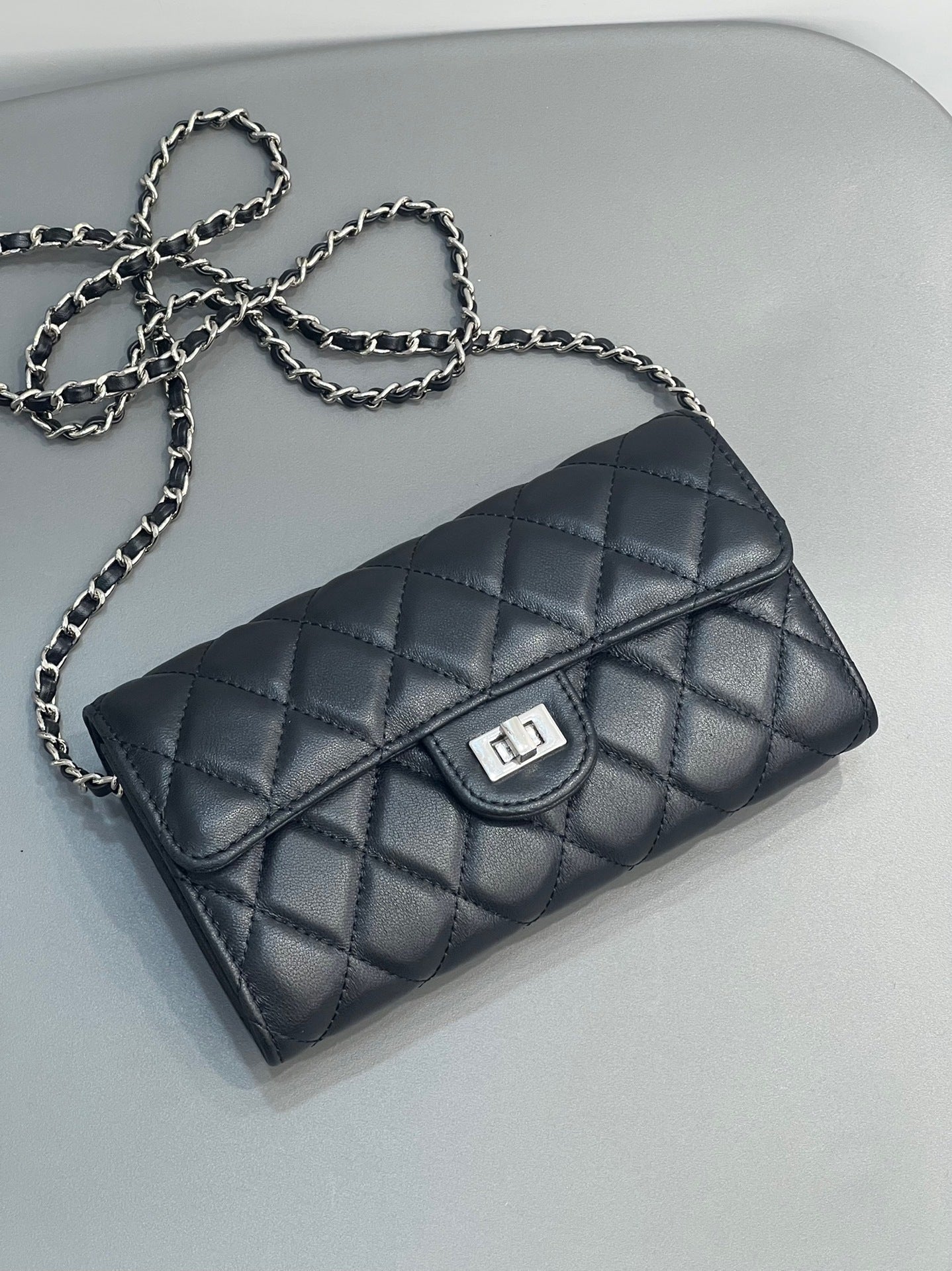 名缓香风羊皮链条小方包手机包斜挎小钱包女包小巧轻盈时尚百搭