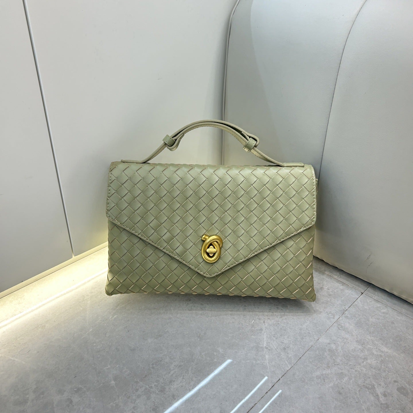 真皮编织小方盒女包2025春季新款时尚百搭锁扣大容量手提斜跨包女