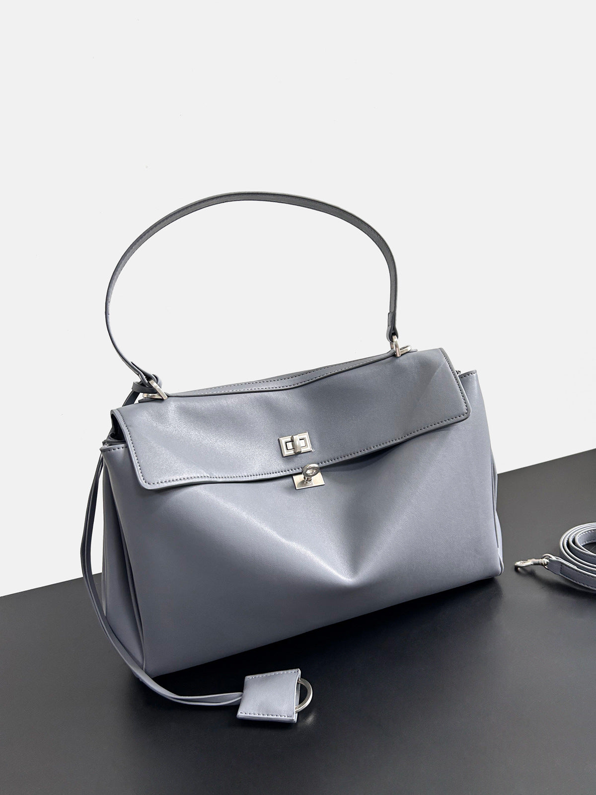 大气时尚锁扣牛皮女包2024新款链条轻便质感洋气真皮软皮斜挎包包