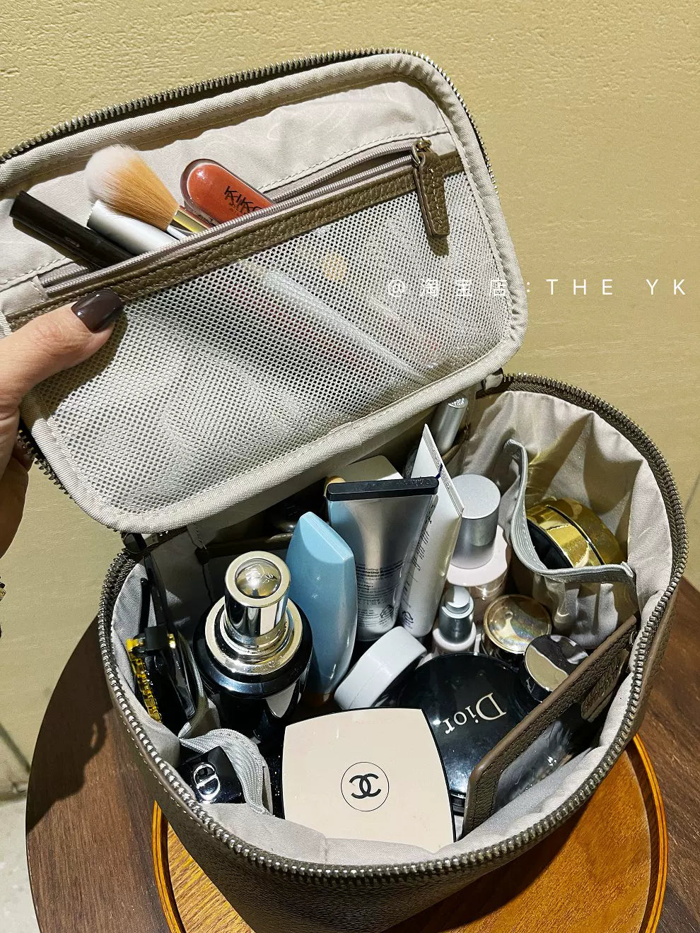 H家刺绣化妆包软皮大容量手提包护肤品收纳包出差旅行便捷洗漱包