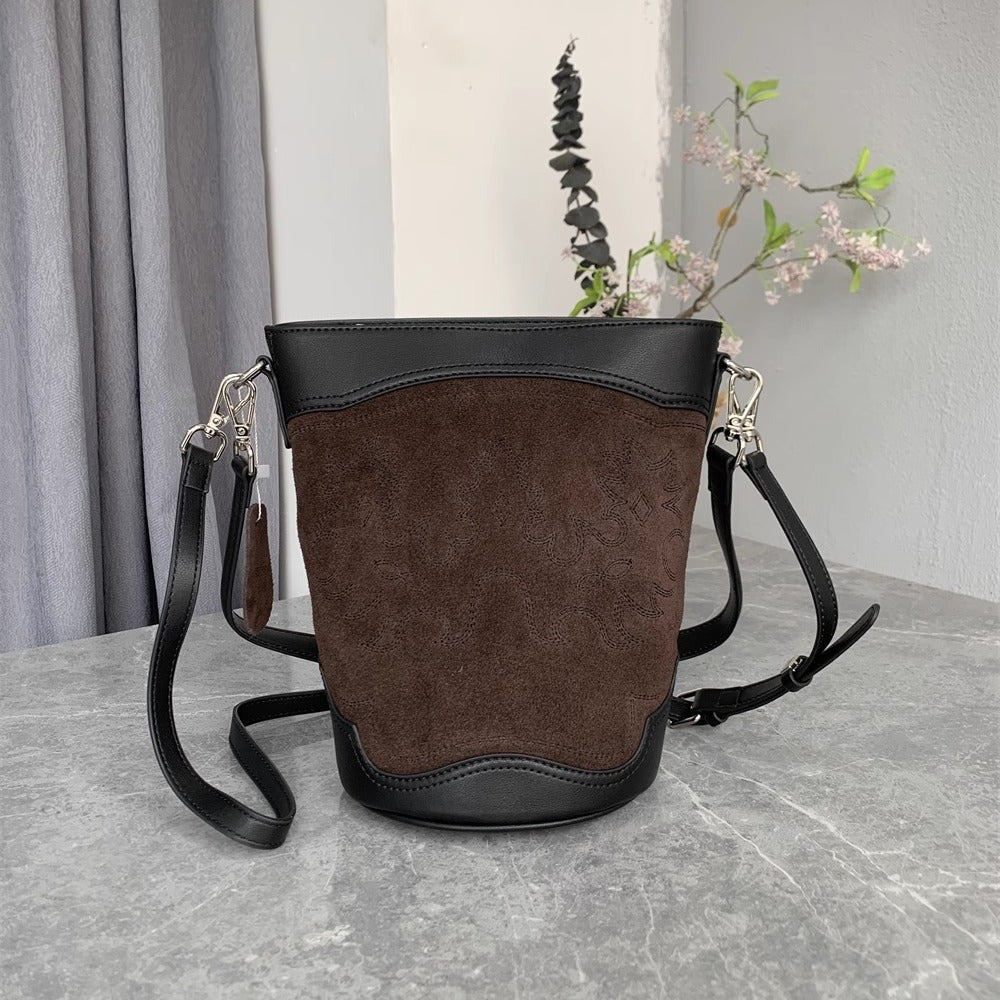 韩版/时尚百搭高级感小众设计反绒皮真皮水桶包女斜跨包腋下包潮