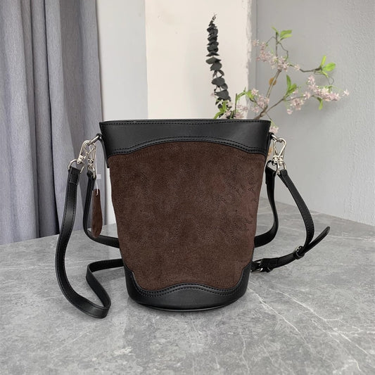 韩版/时尚百搭高级感小众设计反绒皮真皮水桶包女斜跨包腋下包潮