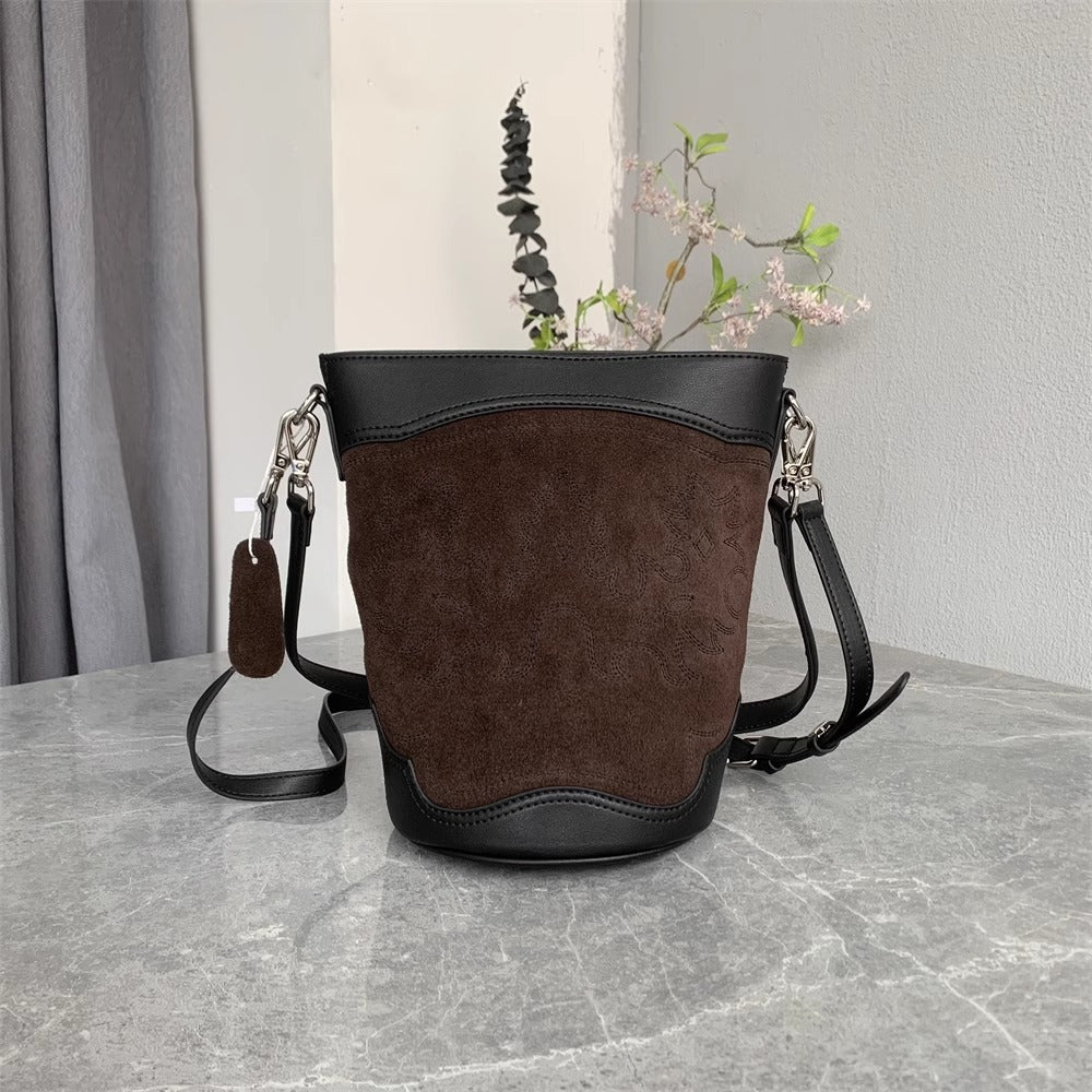 韩版/时尚百搭高级感小众设计反绒皮真皮水桶包女斜跨包腋下包潮