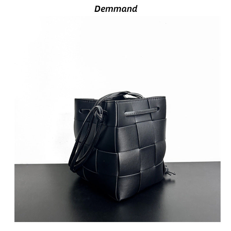 2023手拎休闲单肩包纯色手提包女包抽绳编织菜篮子水桶包轻奢风