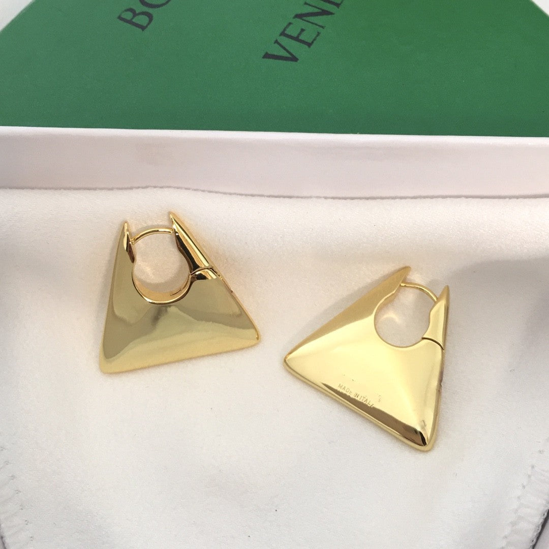 厂家直供BV家2021新款三角形光面耳环高级时髦个性潮光身三角耳环