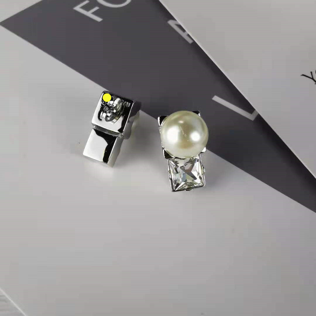 缪家新款耳环女仿水晶单钻气质复古方钻高级感甜美百搭珍珠耳钉