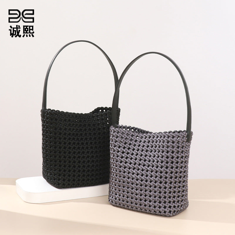 跨境潮流单肩包风车结镂空手拎水桶包高级感大容量女包子母腋下包