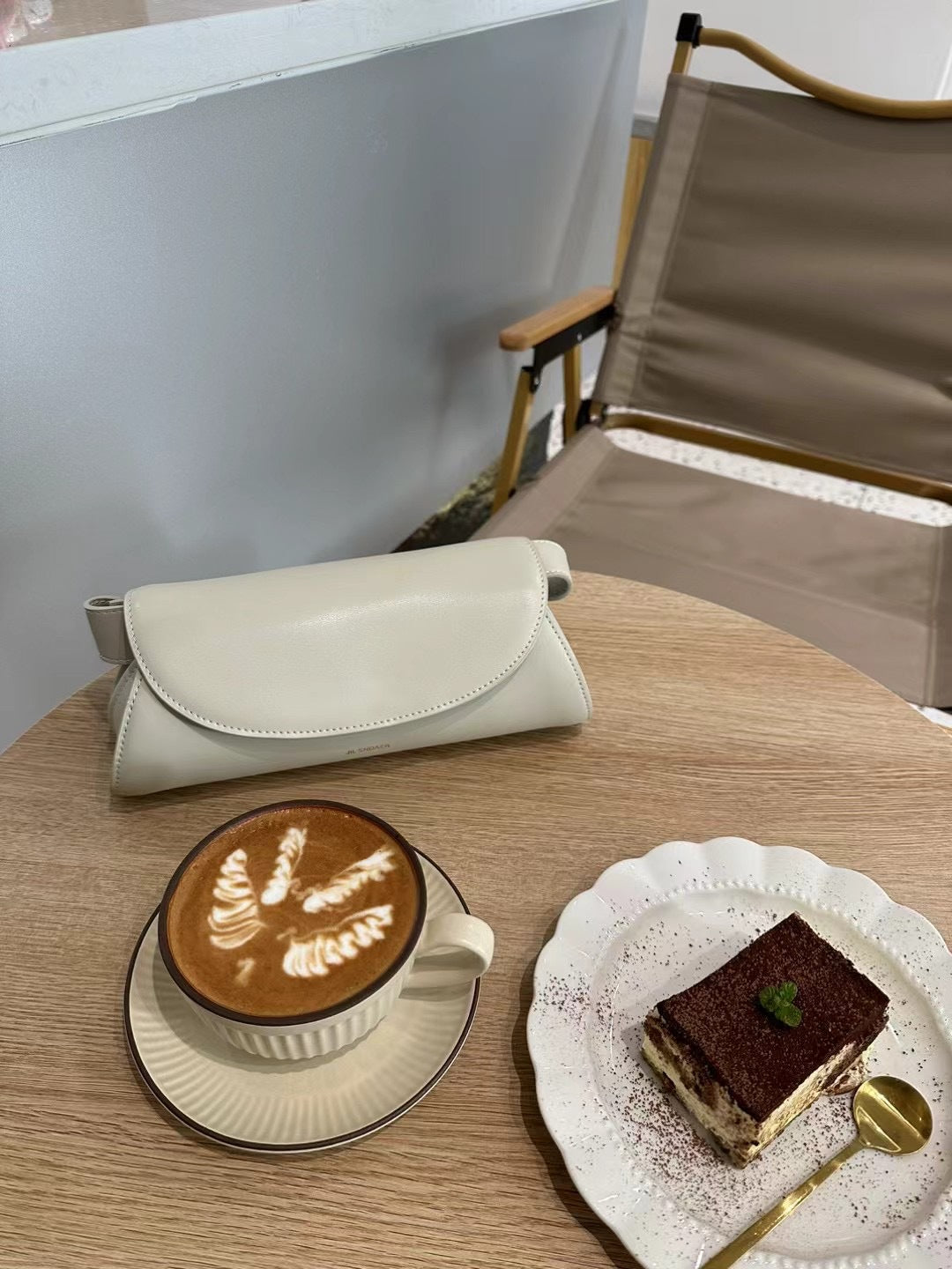 法式纯色包包女质感腋下单肩包女款2024新款设计感小众百搭圆筒包