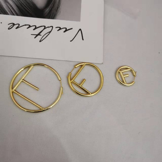 芬家F字母耳圈光身镀金银针迪耳环经典时尚港风气质银针ins风耳环