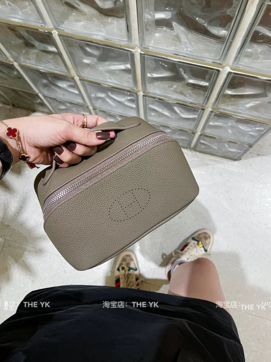 真皮刺绣H化妆包洗漱包旅行出差便捷化妆品口红收纳包大容量手拿