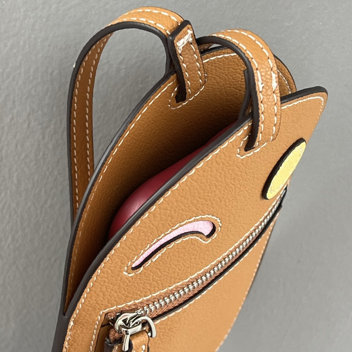 头层牛皮笑脸手机包真皮卡通图案挂脖小包包女2025新款单肩斜挎包