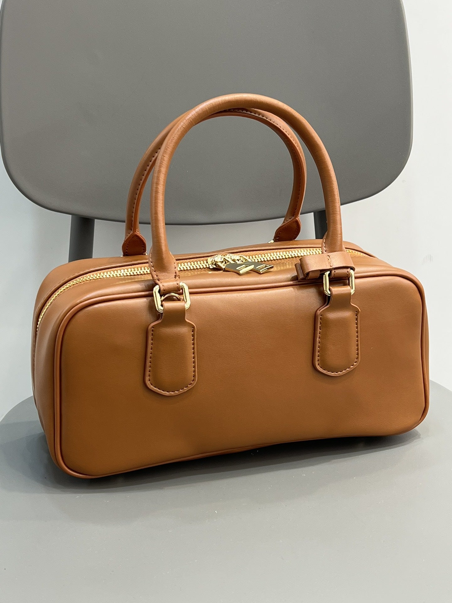 miu家新款真皮女包保龄球包横款公文包波士顿手提单肩包直播代发