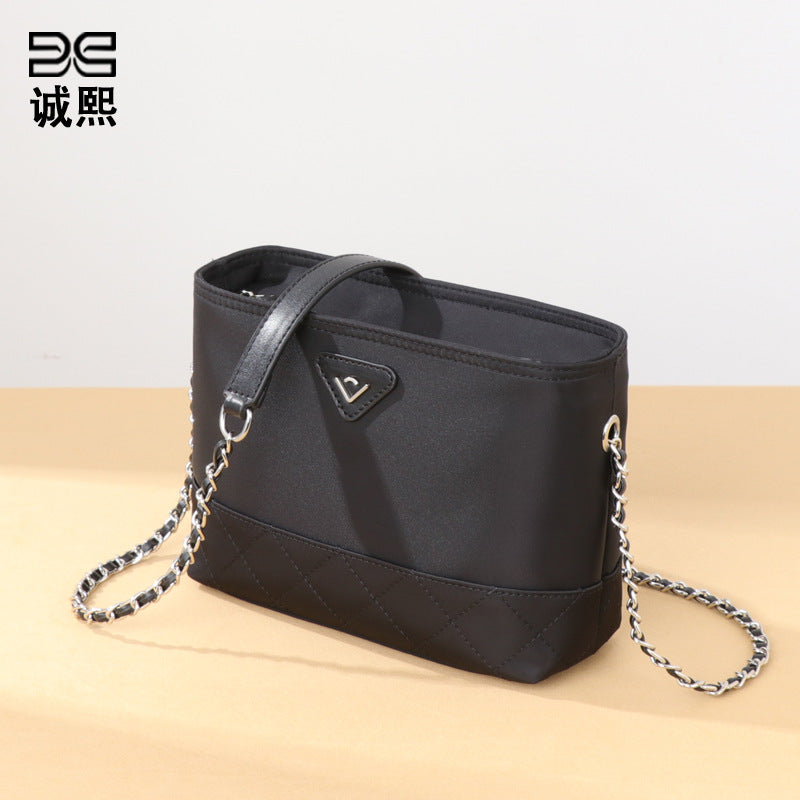 跨境风潮大容量单肩包时尚链条百搭通勤斜挎质感实用防水小方包女
