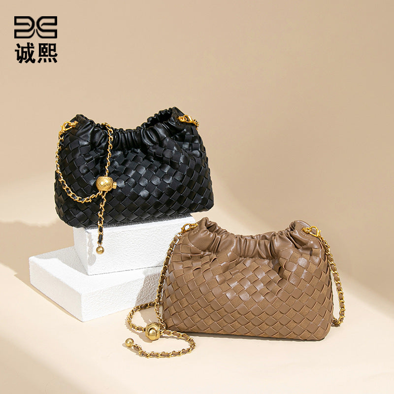 个性时尚小金球皱褶云朵包质感潮流手工编织包休闲女单肩斜跨包