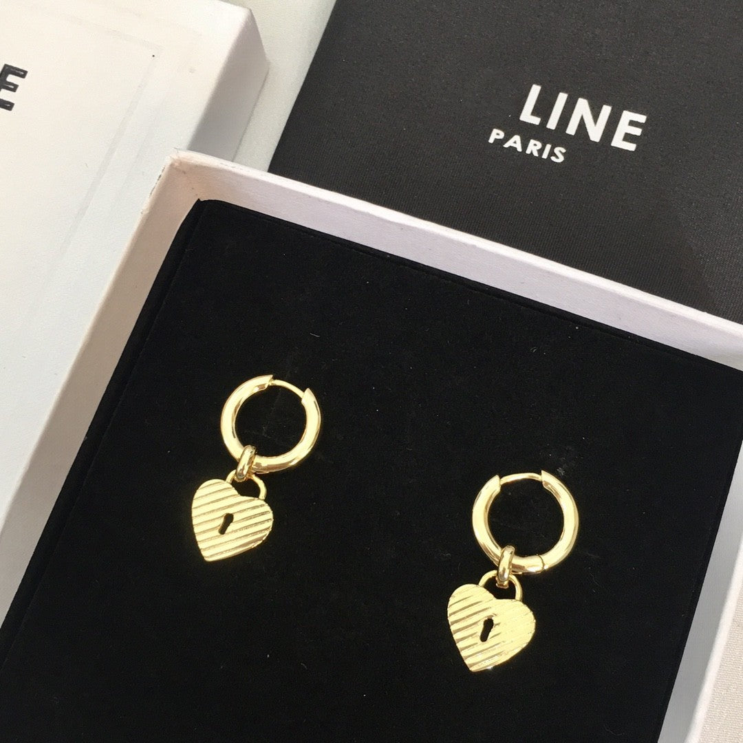 赛家新款心形耳坠圆圈耳环条纹高级感气质批发心锁爱心耳圈耳扣