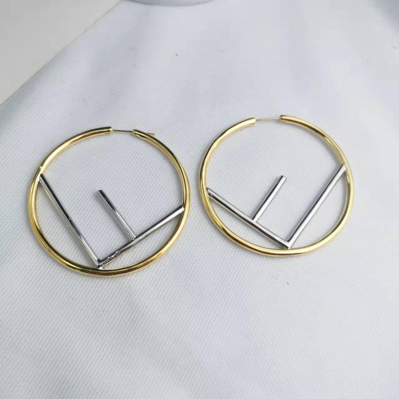 芬家22新款F字母大圆圈耳环女港风气质高级感ins欧美风拼色耳扣