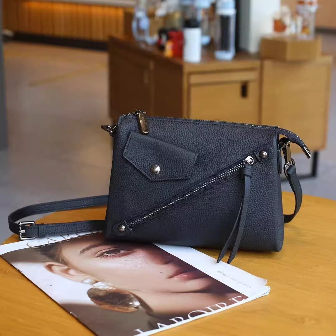 潮牌机车风格斜挎包女百搭大容量单肩小方包包黑色真皮厂无痕代发
