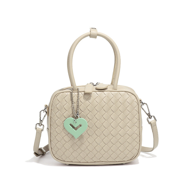 甜妹时尚斜挎女包爱心挂件手拎包化妆包轻便大容量编织单肩枕头包